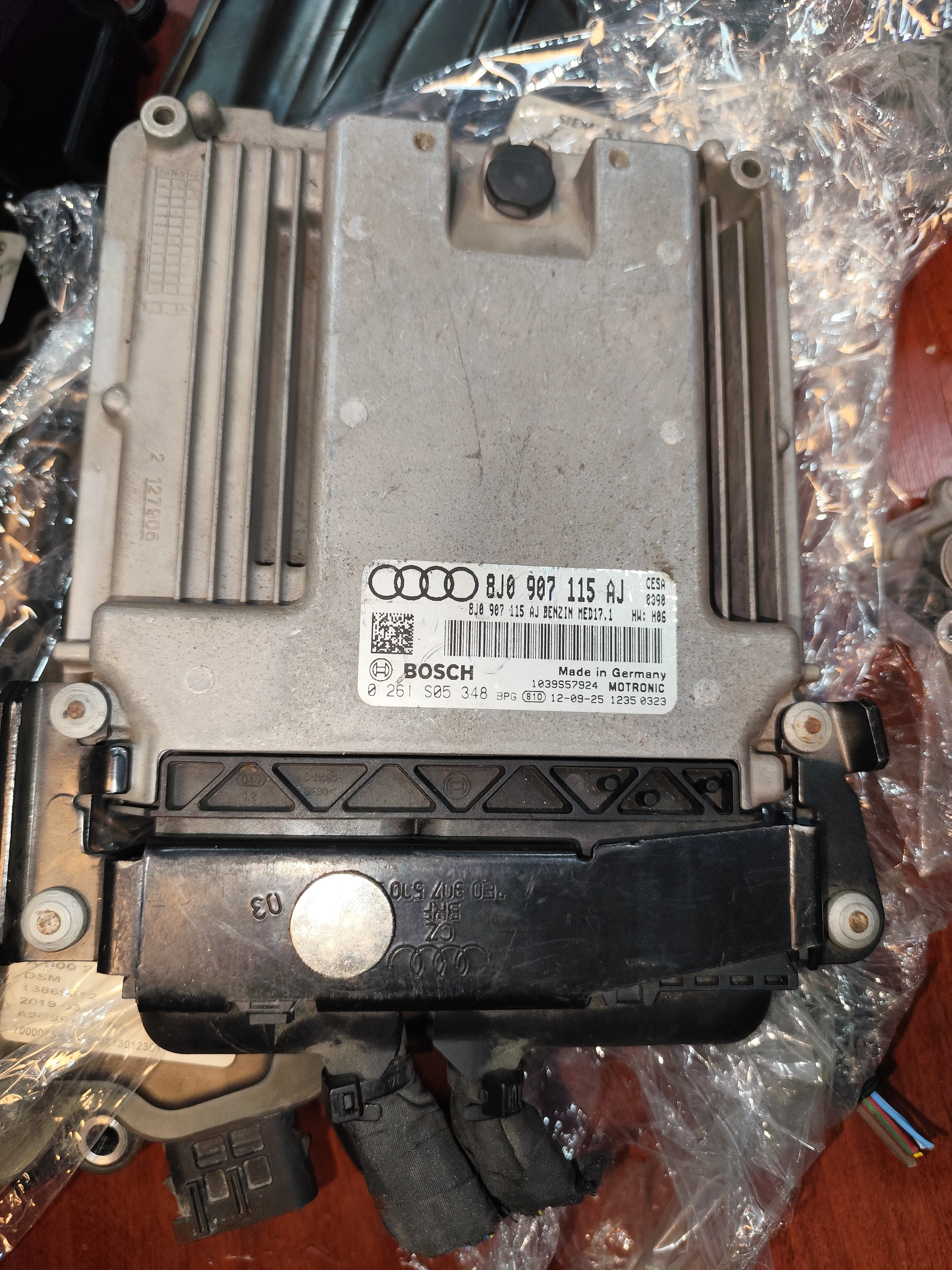 Audi ECU Engine Control Units | 8J0907115AJ | Bosch 0261S05348 | H06 | Genuine Used