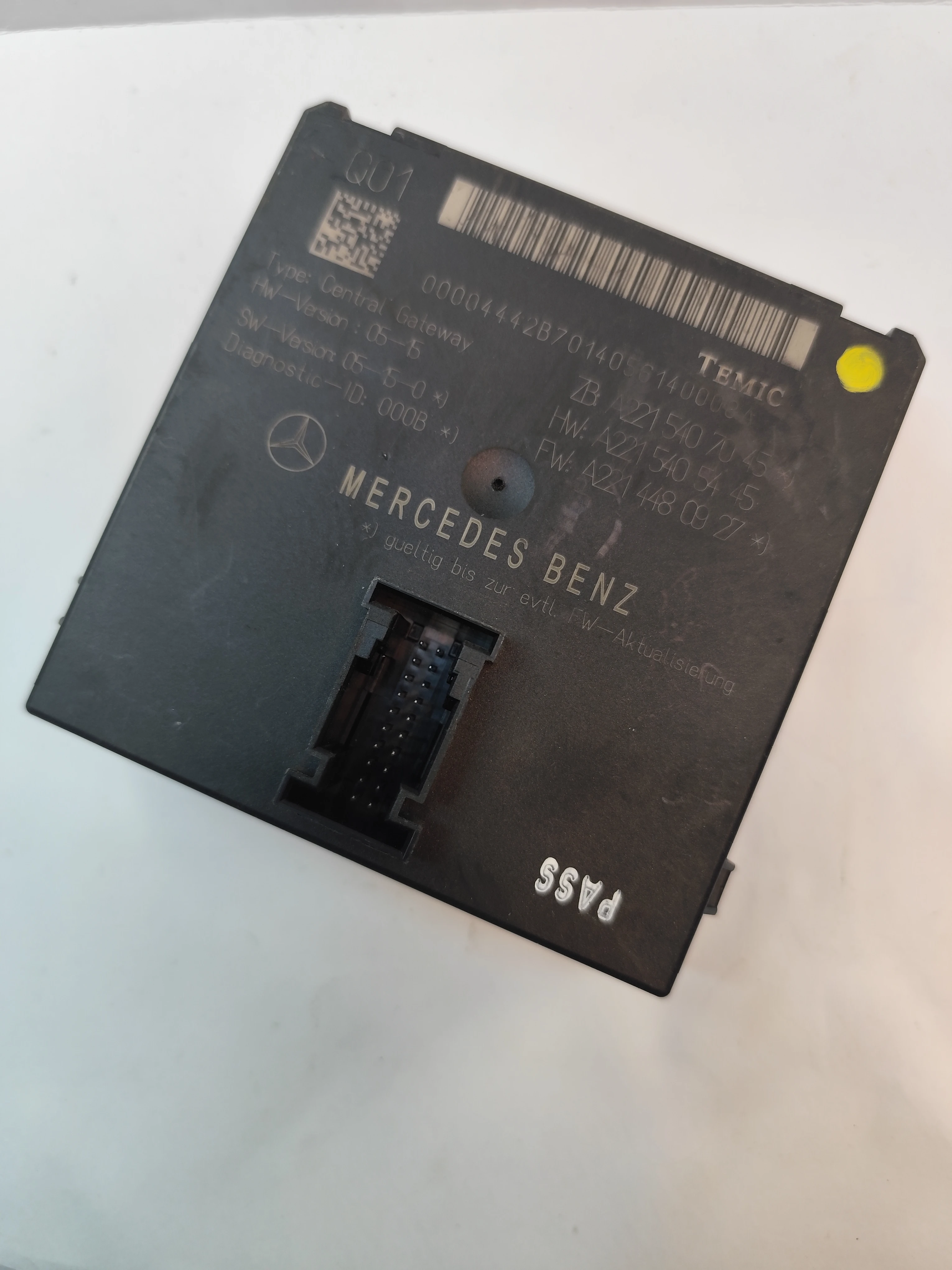 Mercedes-Benz A2215407045