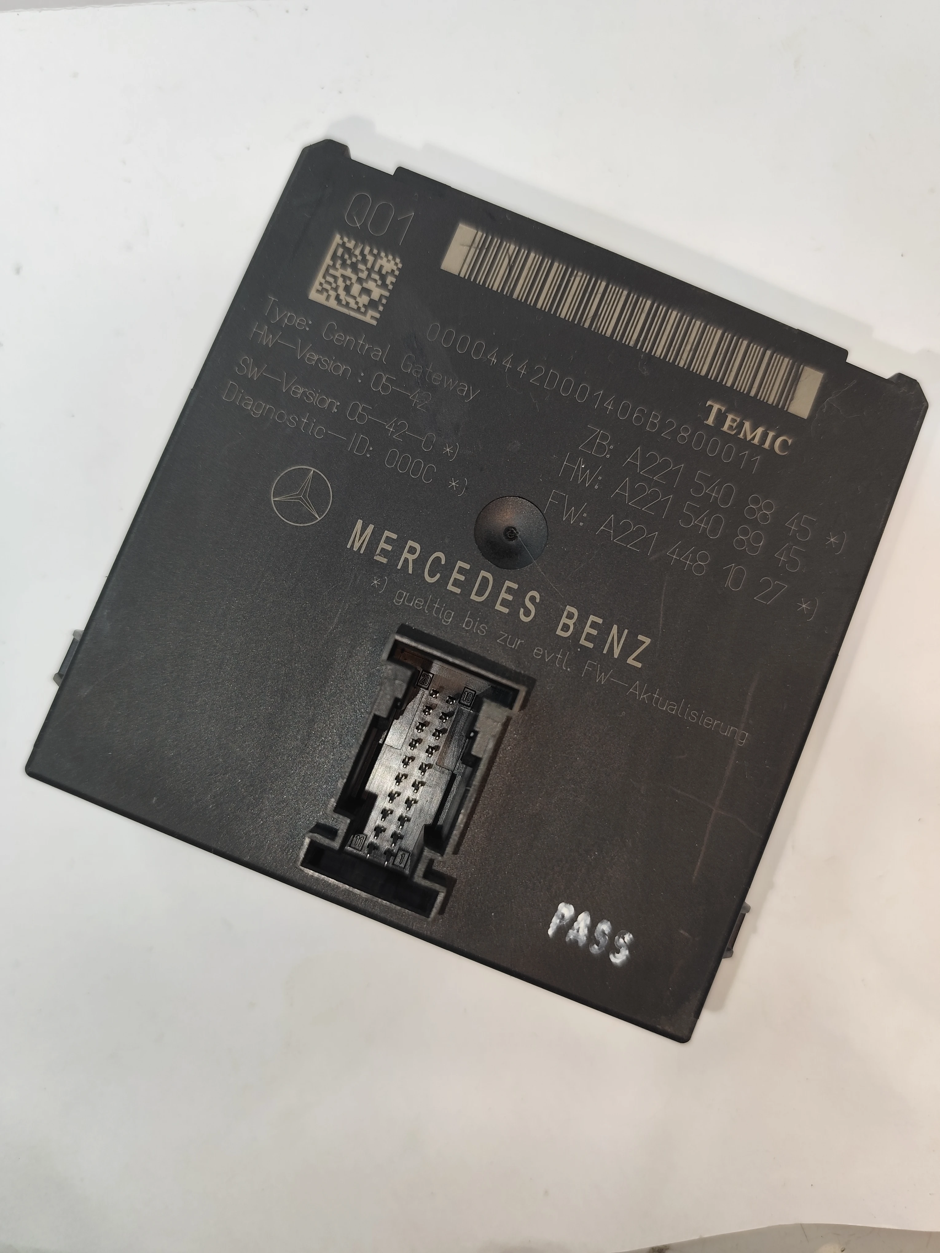Mercedes-Benz A2215408845