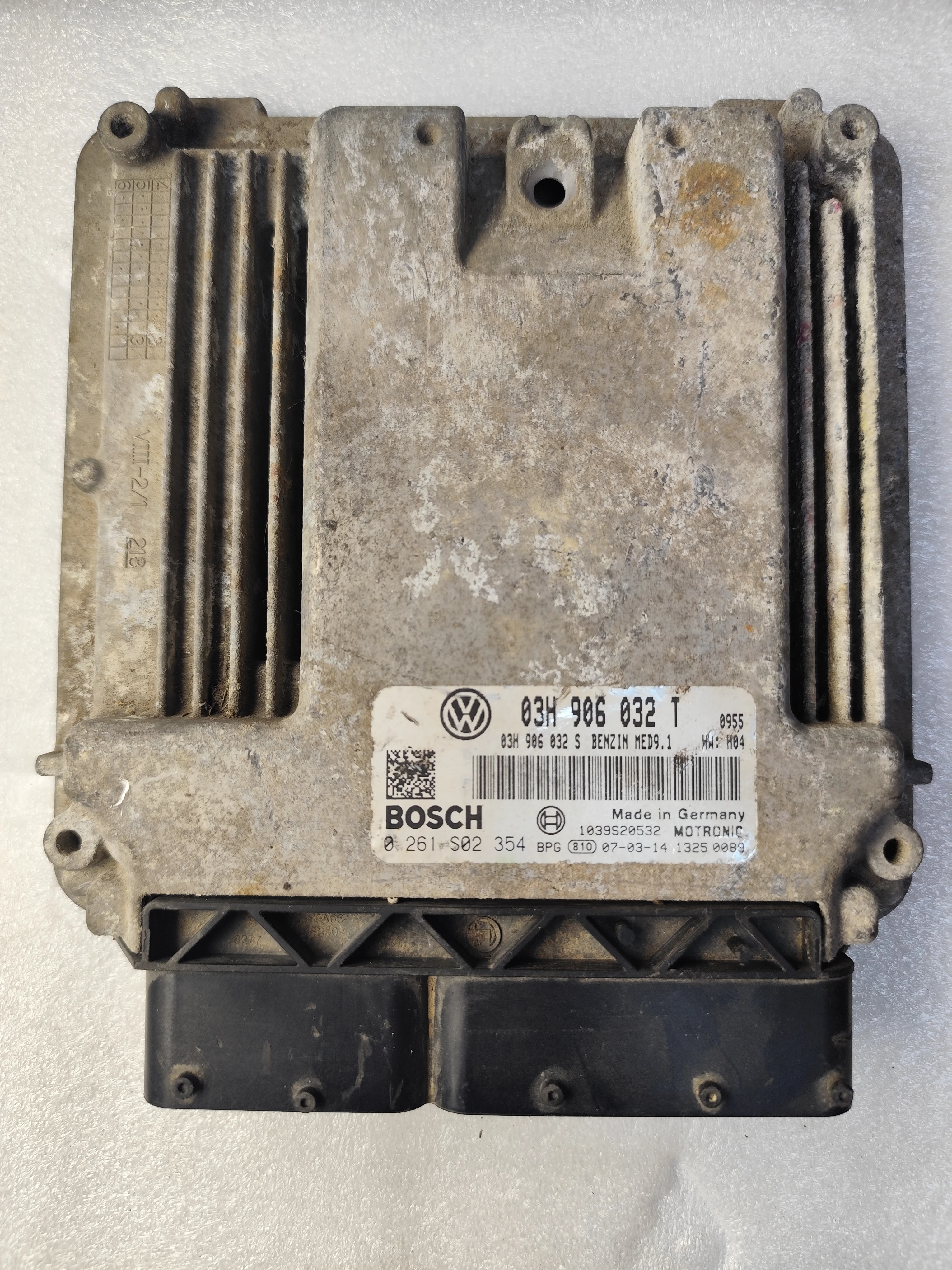 Volkswagen ECU Engine Control Units | 03H906032T | Bosch 0261S02354 | H04 | Genuine Used