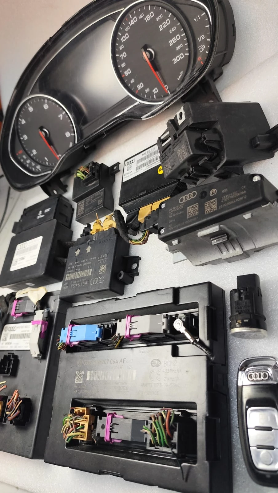 Complete Audi engine control unit (ECU) starter kit A4, A6, or Q3 4H0907063G