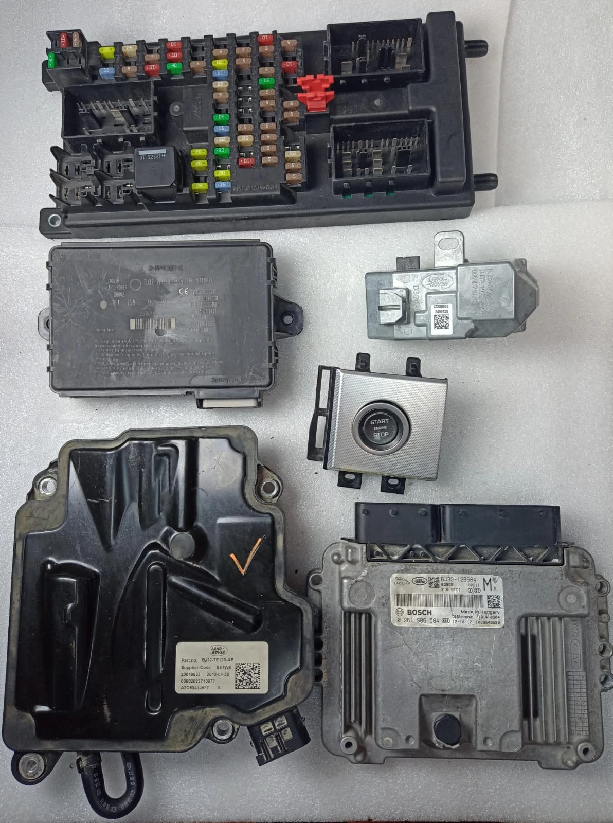 Jaguar Land Rover Electronic Modules Belongs 2014-2017 SET BJ3212B684SET