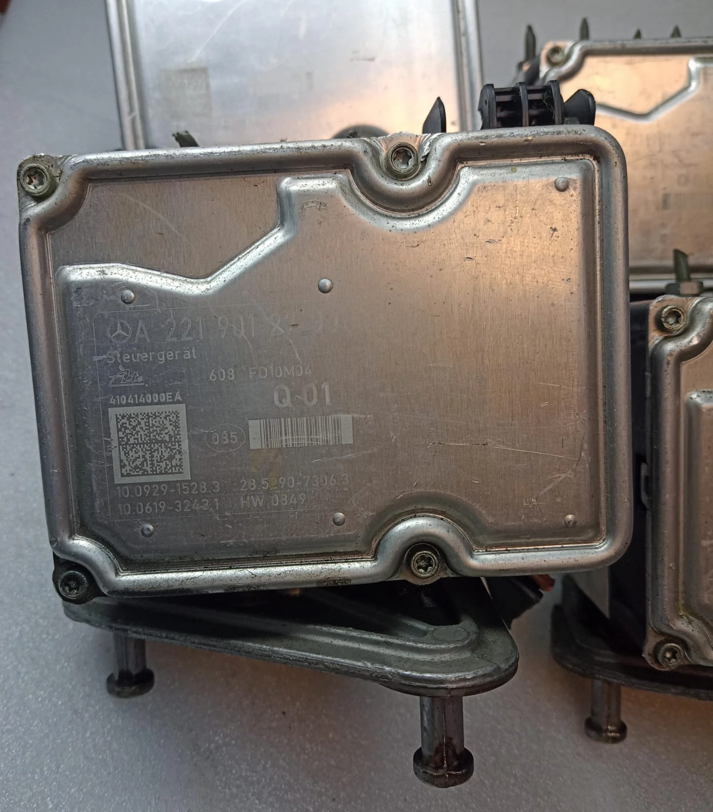Mercedes-Benz ABS / ESP control unit A2219012700