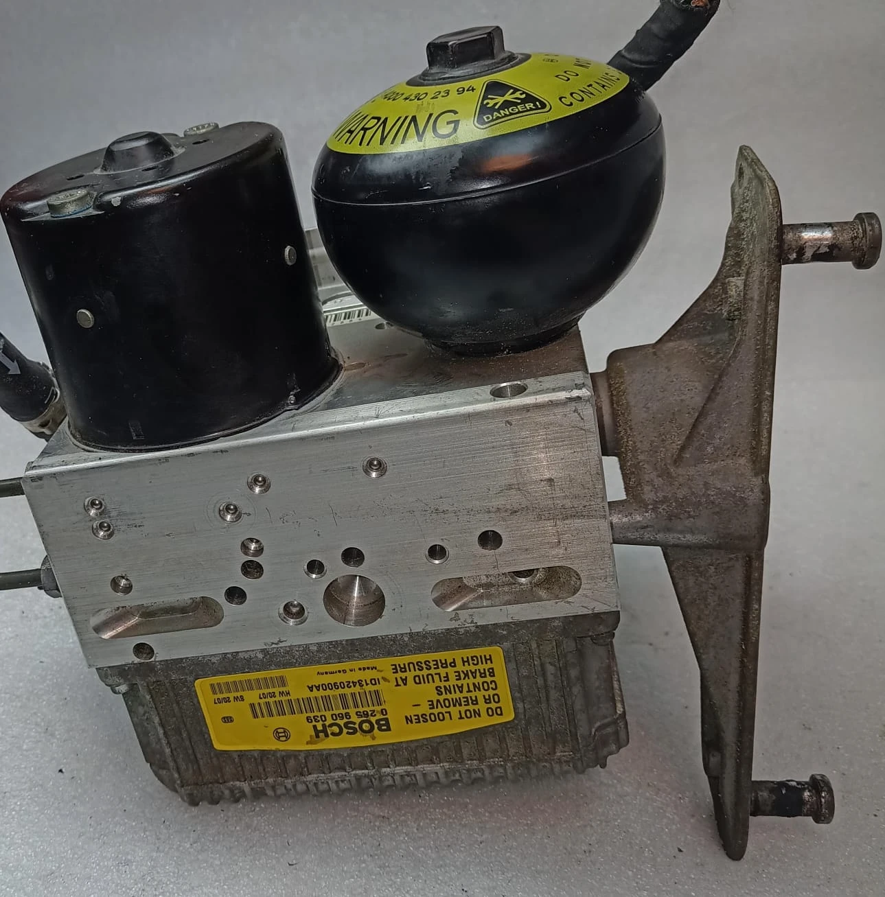 Mercedes-Benz Bosch ABS hydraulic pump A0064313312