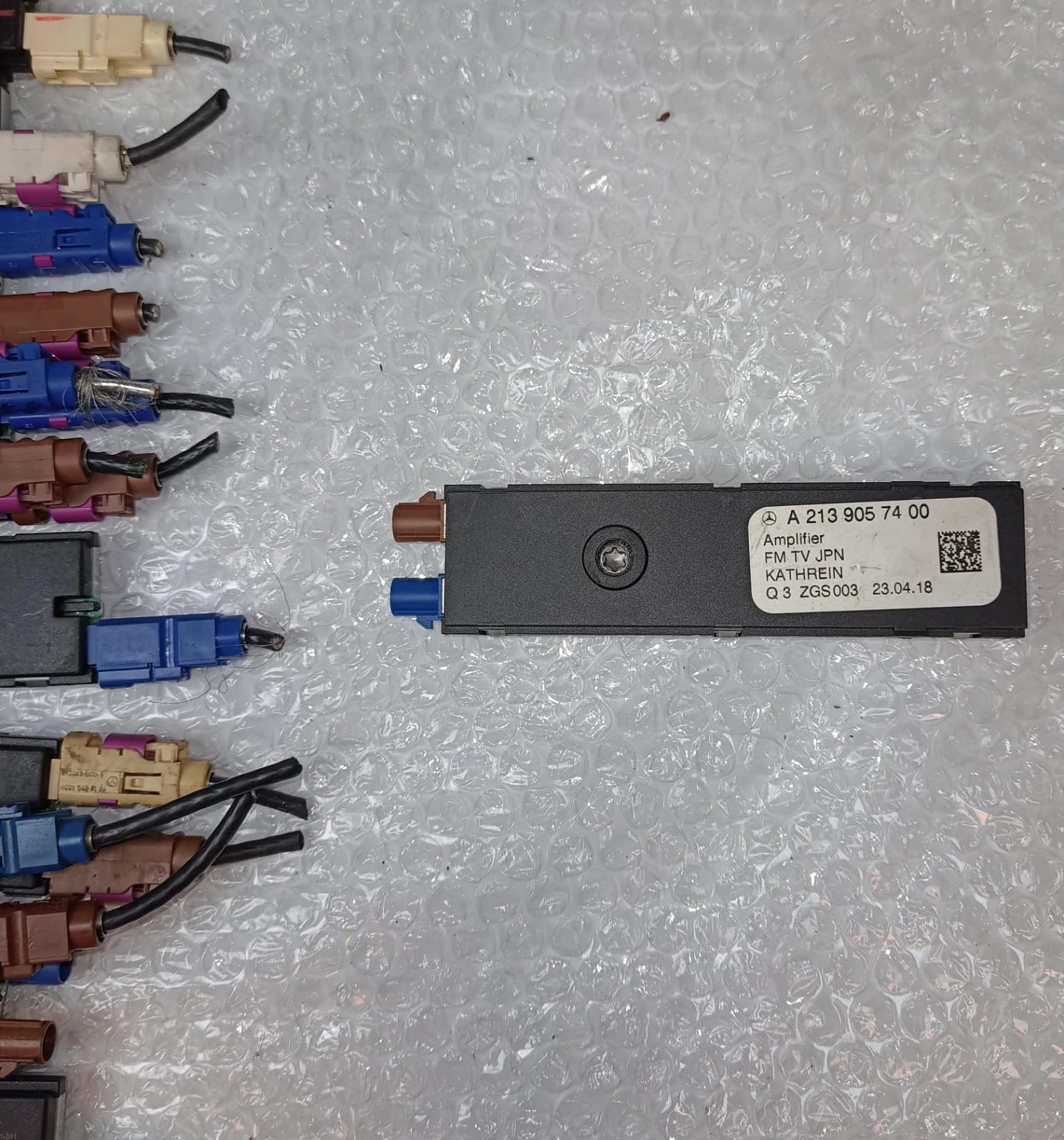 Mercedes-Benz ANTENNA BOOSTER A2139057400