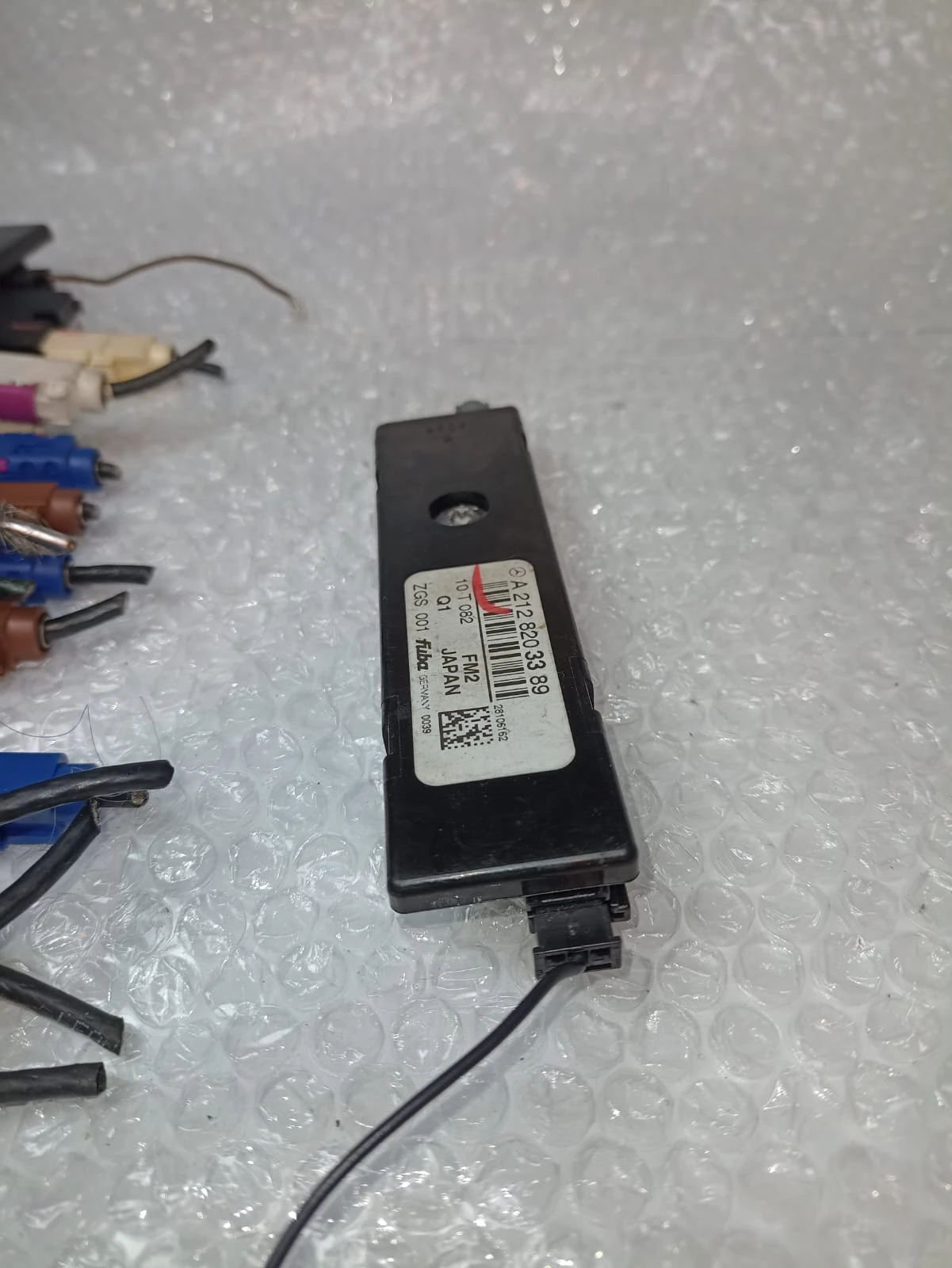 Mercedes-Benz ANTENNA BOOSTER A2128203389