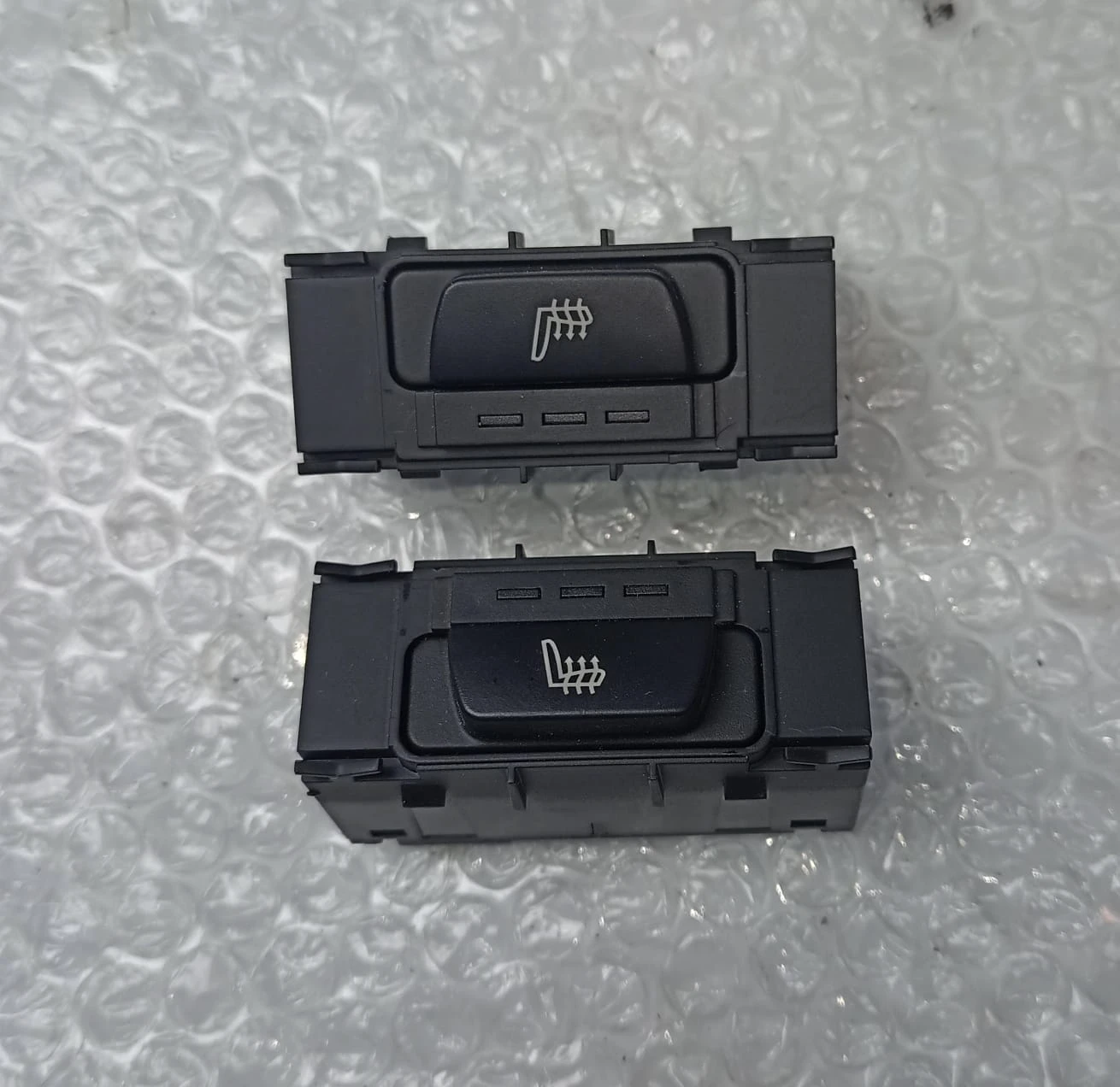 BMW Heated seat button 9163293