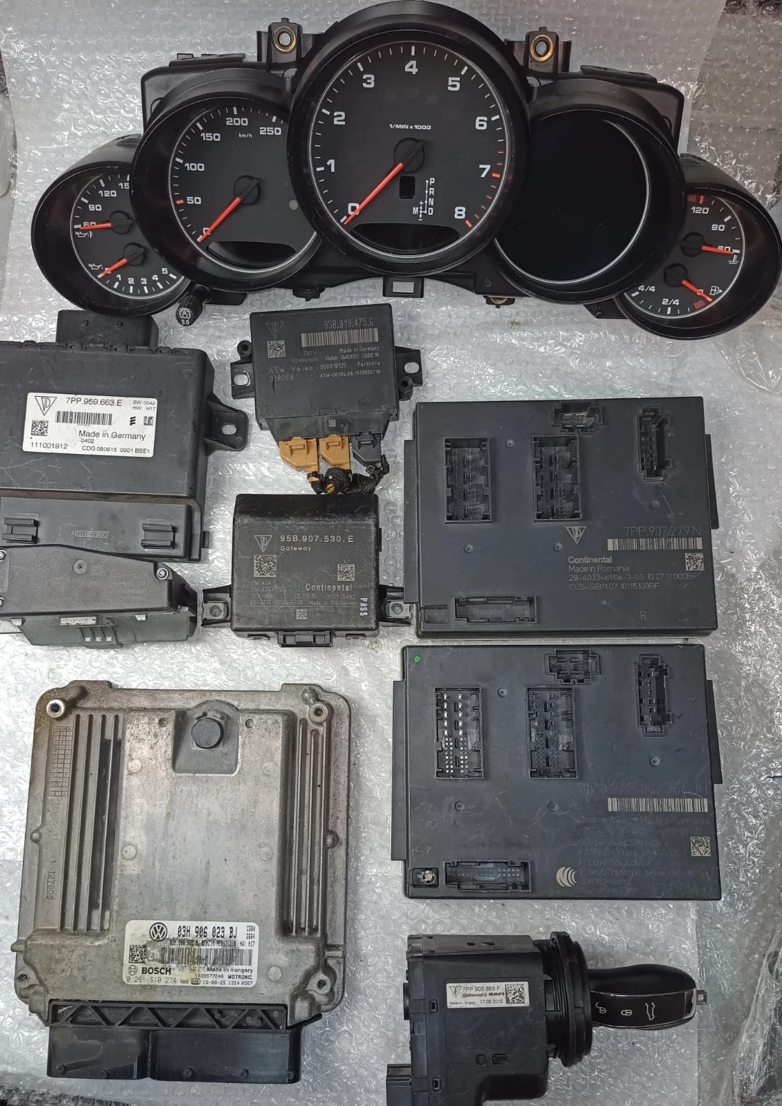 Porsche Cayenne (958 platform) complete starting kit / immobilizer set for a 2011–2018 03H906023BJ - SET
